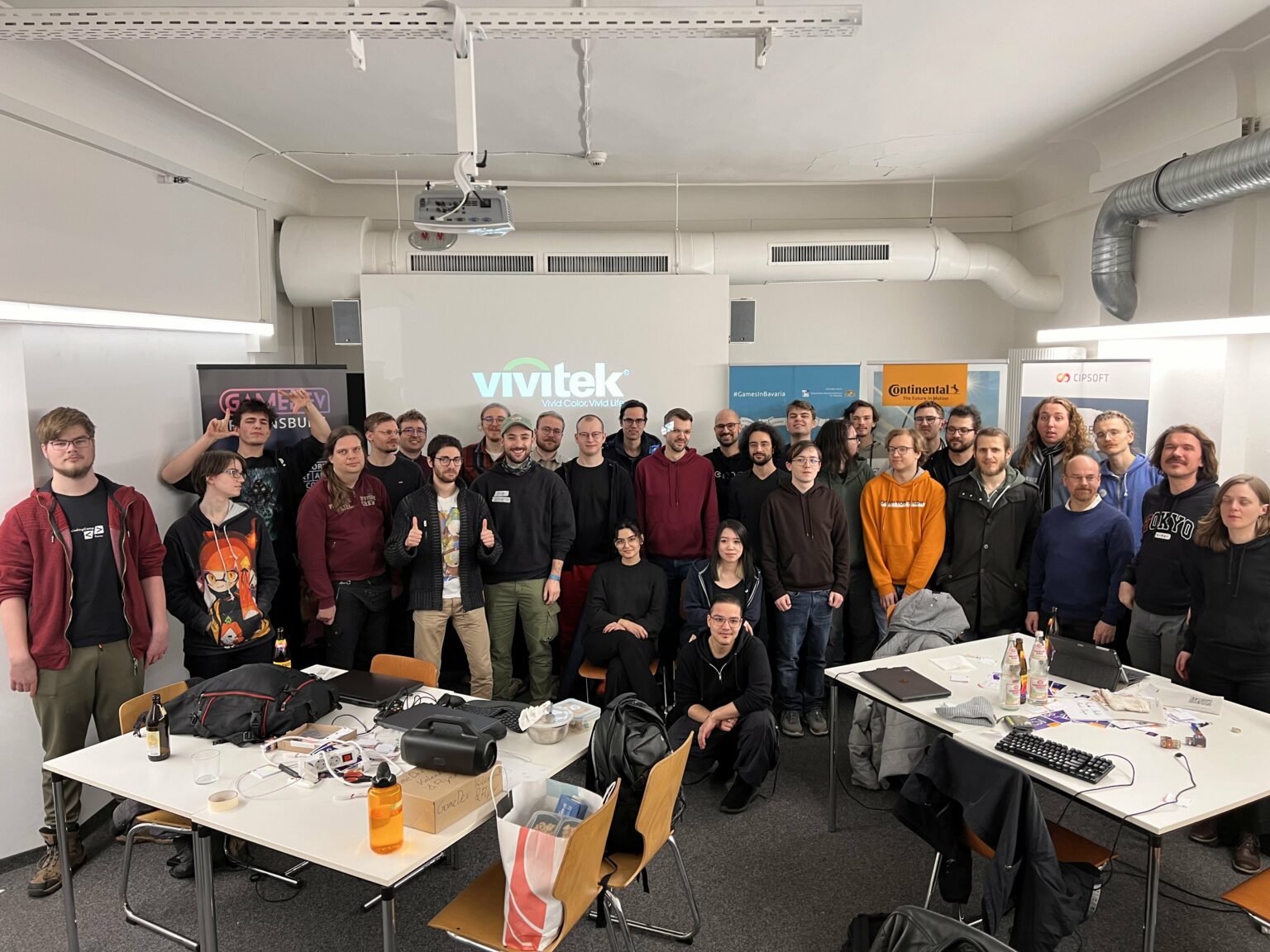 Gruppenfoto der Teilnehmer des Global Gamejams 2024